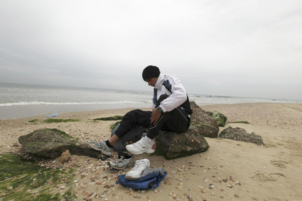 Gaza runner Bahaa al-Farra treads carefully, braving the elements and potholed roads ravaged by years of conflict between Palestinian militants and the Israeli army, as he prepares to race at the London Olympics. Gaza runner ready to fly Palestinian flag in London