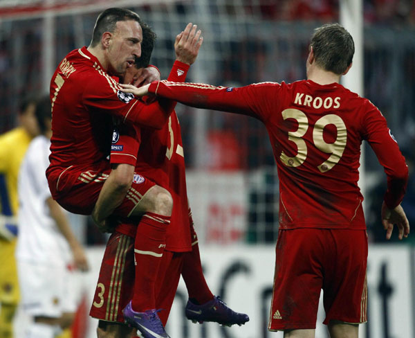 Records fall as Bayern mauls Basel, 7-0