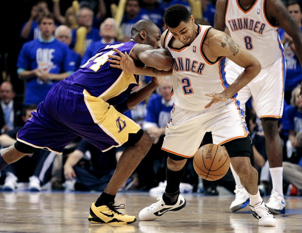 Rested Thunder rout leg-weary Lakers