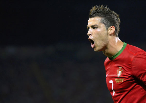 Ronaldo answers critics to down dismal Dutch