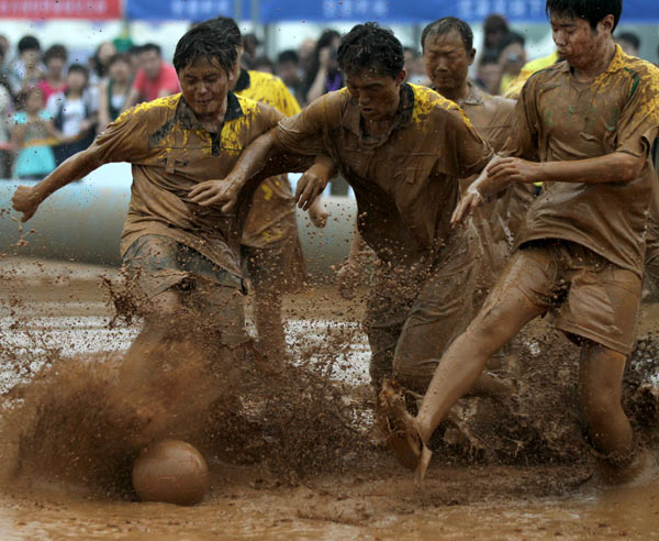 Players compete on Friday in the Chinese leg of the British Mud Soccer Cup in Beijing's Olympic Park. The event attracted 32 teams. Photo by Wang Jing / China Daily Mud Soccer Cup in Beijing
