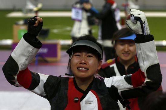 Yi Siling wins first gold of London Olympics