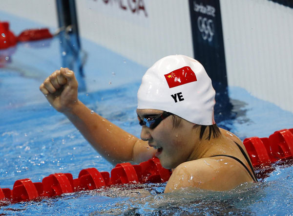 China's Ye Shiwen shatters world record to win swimming gold