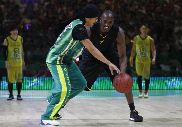 Kobe Bryant lights up charity game in Shanghai