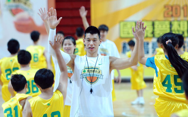 Jeremy Lin returns home to teach youth