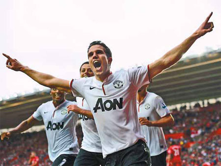 Van Persie tips his cap after hat-trick