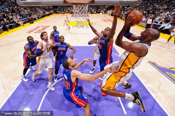 Lakers finally show All Star class in Detroit win