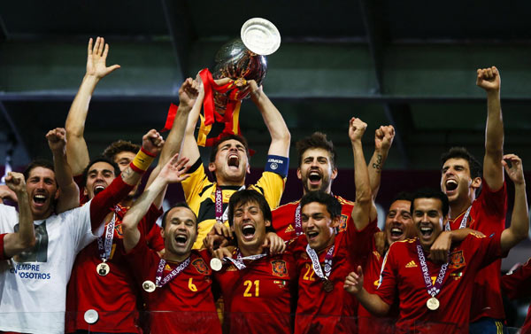 Spain's Iker Casillas lifts up the trophy after defeating Italy to win the Euro 2012 final soccer match at the Olympic stadium in Kiev, July 1, 2012. Yearender soccer: Glory for Spain and Messi but problems never far away