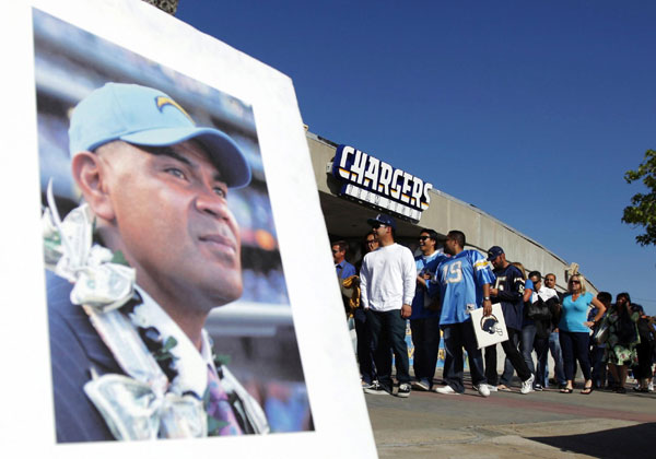 Family of ex-football star Junior Seau sues NFL over suicide