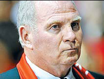 Hoeness can continue as club president