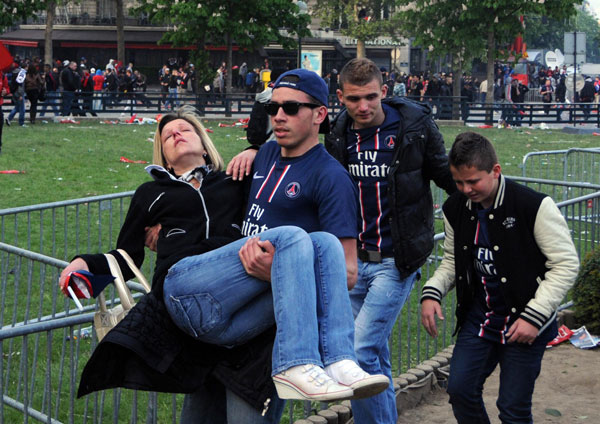 PSG's title celebrations marred by fan violence