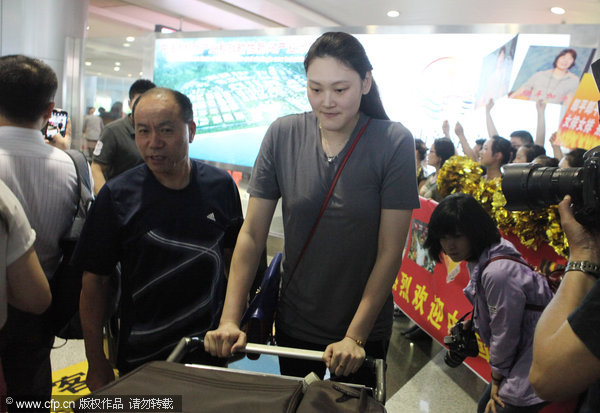 Lang Ping and national team arrive in Ningbo for Beilun tournament