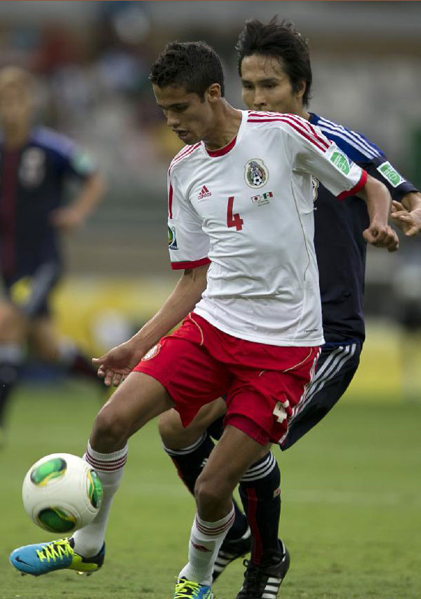 Mexico overwhelms Japan 2-1 in Confederations Cup