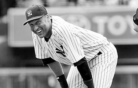 Jeter returns, exits with tight quad