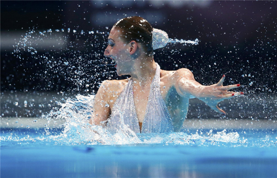 Russia gets gold in solo free routine of synchronized swimming