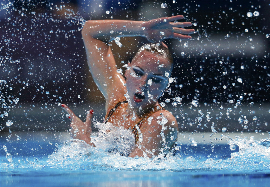 Russia gets gold in solo free routine of synchronized swimming