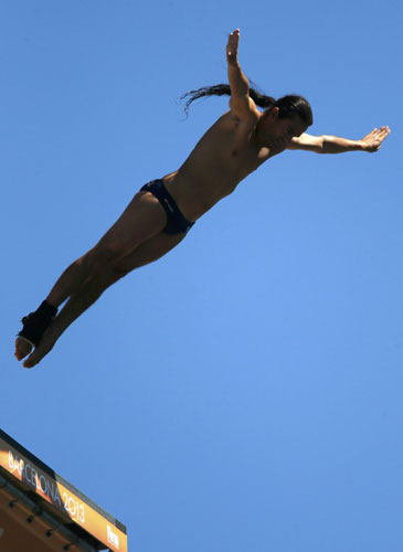 Colombia's Orlando Duque performs a dive in round 1 of the men's 27m high diving during the World Swimming Championships at Moll de la Fusta in Barcelona, July 29, 2013. High diving starts at World Championships in Barcelona