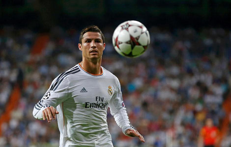 Cristiano Ronaldo appeals for Miami fan
