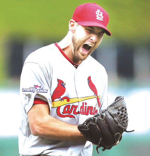 Wacha pitches gem as Cards stay alive
