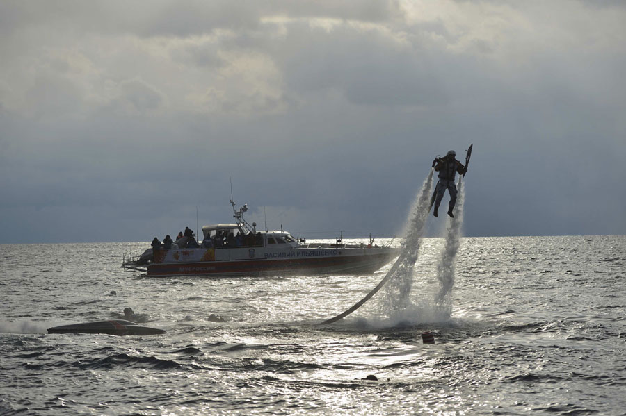 Sochi Olympic flame plunges into largest freshwater lake