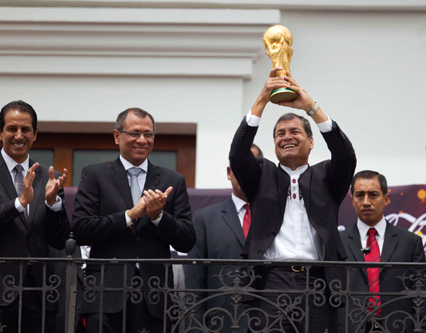 Ecuadorian president greets World Cup trophy