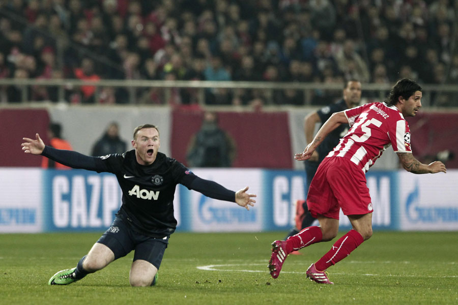 Greek misery for United as Olympiakos win 2-0