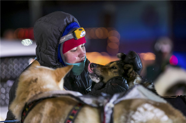Son unseats father to win Alaska's dog sled race