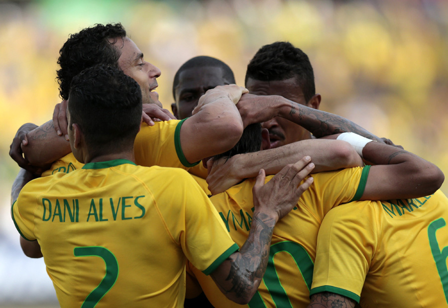 Neymar leads 4-0 Brazil romp in World Cup warmup