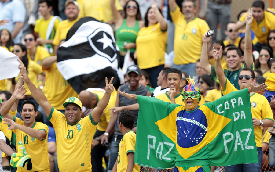 Neymar leads 4-0 Brazil romp in World Cup warmup