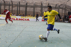 Neymar leads 4-0 Brazil romp in World Cup warmup