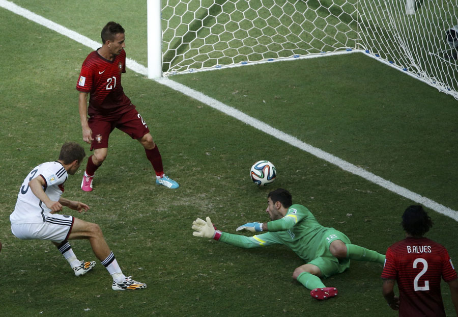 Mueller fires German 4-0 rout of Portugal