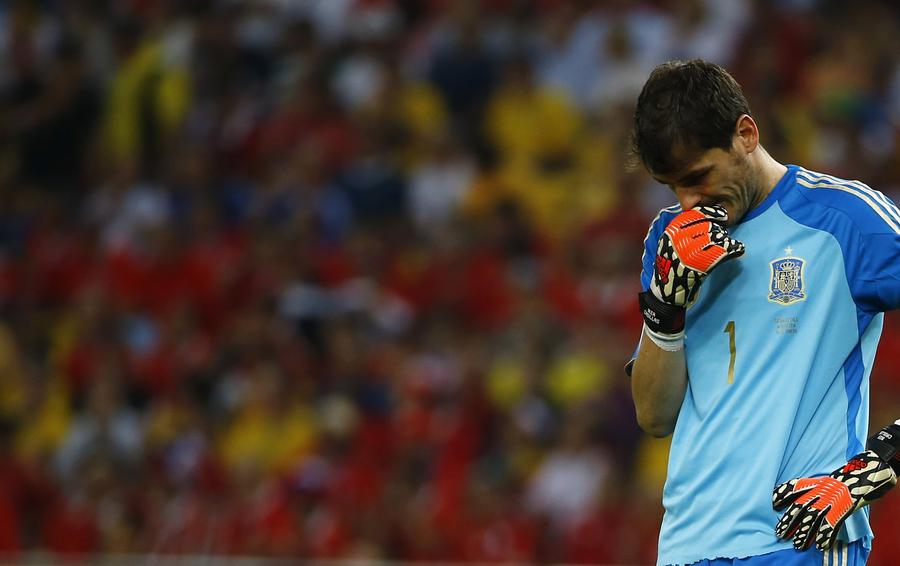 Spain's reign ends as Chile prove too hot to handle