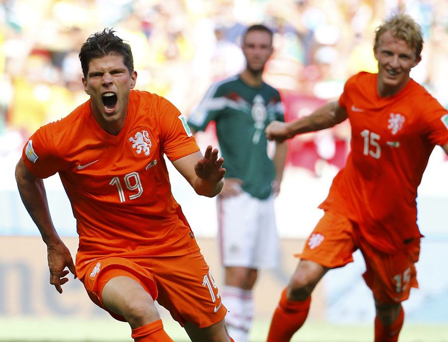 Huntelaar penalty gives Dutch last-gasp 2-1 win