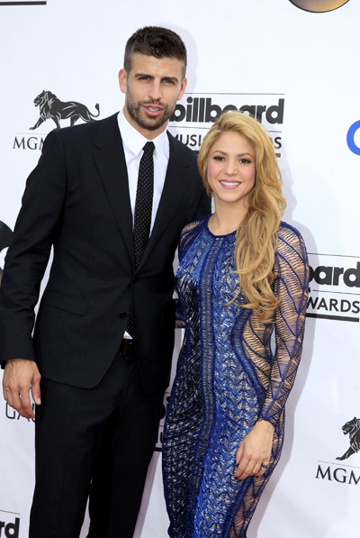 Shakira shakes her way to World Cup closing show