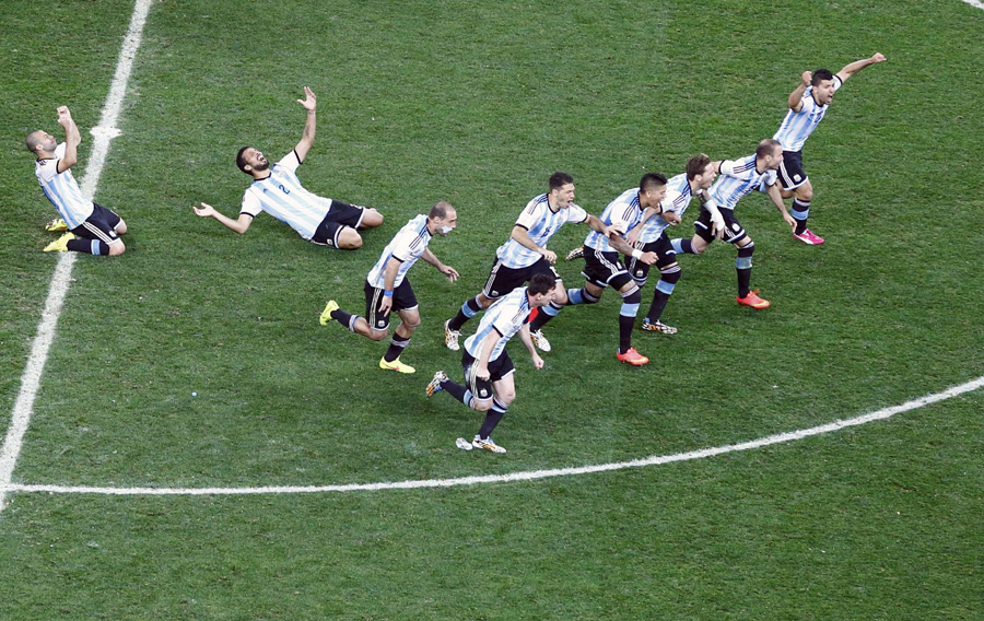 Argentina into World Cup final on penalties