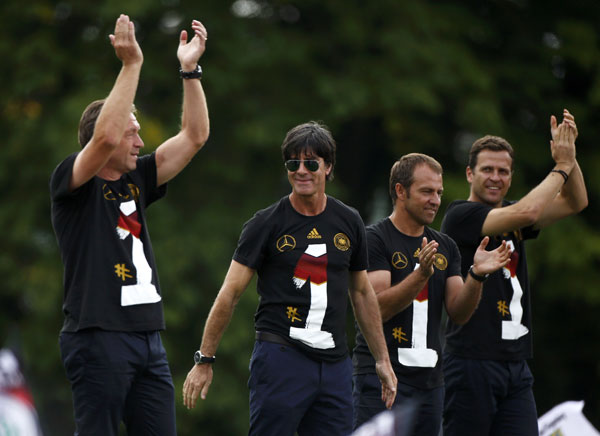 Germany heroes return to huge fan party