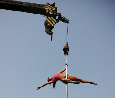 252 pounds pole dancer swings with flexibility