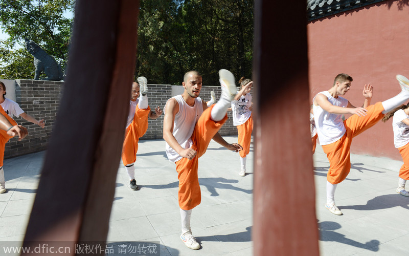 Foreigners pursue kung fu dream in Henan