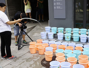 Yao Ming takes on Ice Bucket Challenge