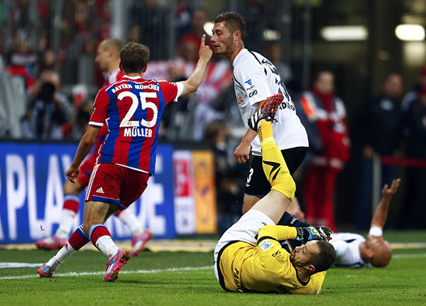 Bayern restore order with 4-0 drubbing of Paderborn