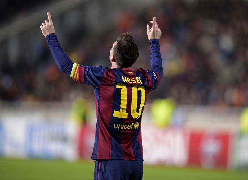 Barcelona beats APOEL 4-0, Messi sets record