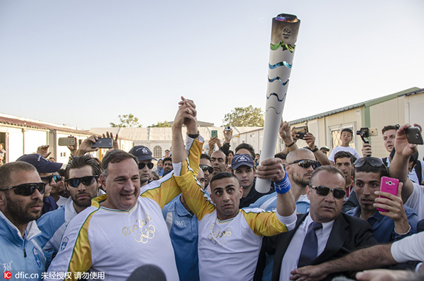 Syrian amputee carries Rio 2016 flame through Athens refugee camp