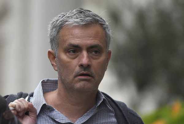Manchester United appoint Mourinho as manager