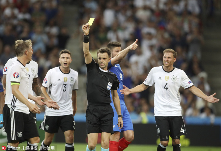 Griezmann scores twice to lift France into Euro final