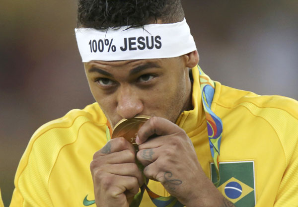 Brazil coach wants Neymar to remain captain