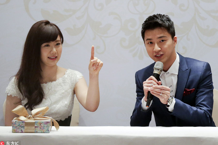 Ai Fukuhara and her newlywed husband show up in Taiwan