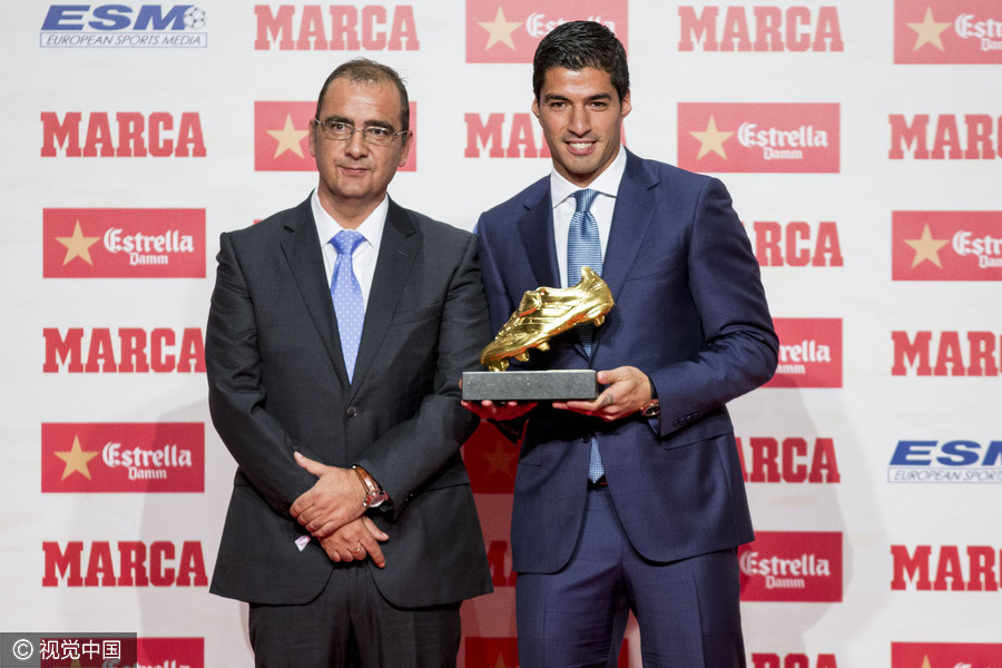 Best foot forward: Suarez receives Golden Shoe