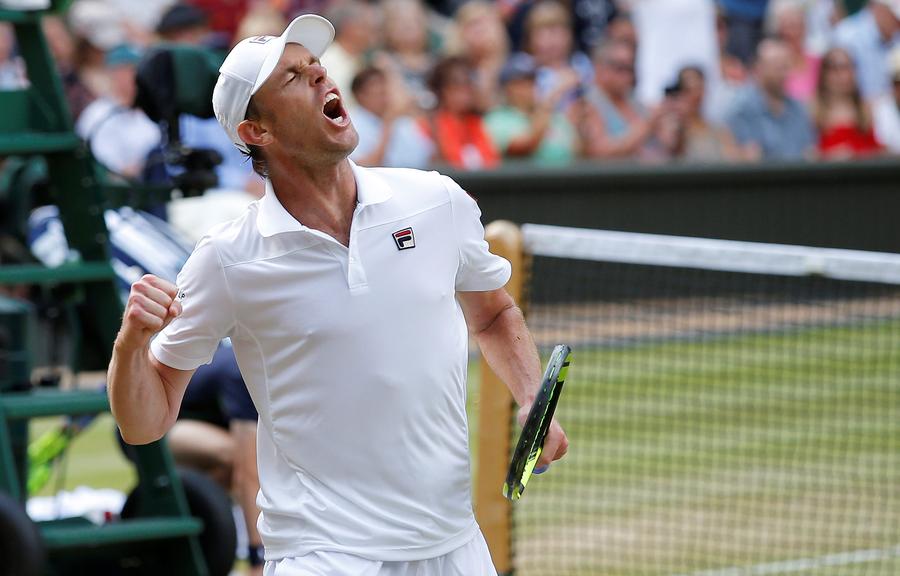 Defending champ Murray stunned by Querrey at Wimbledon