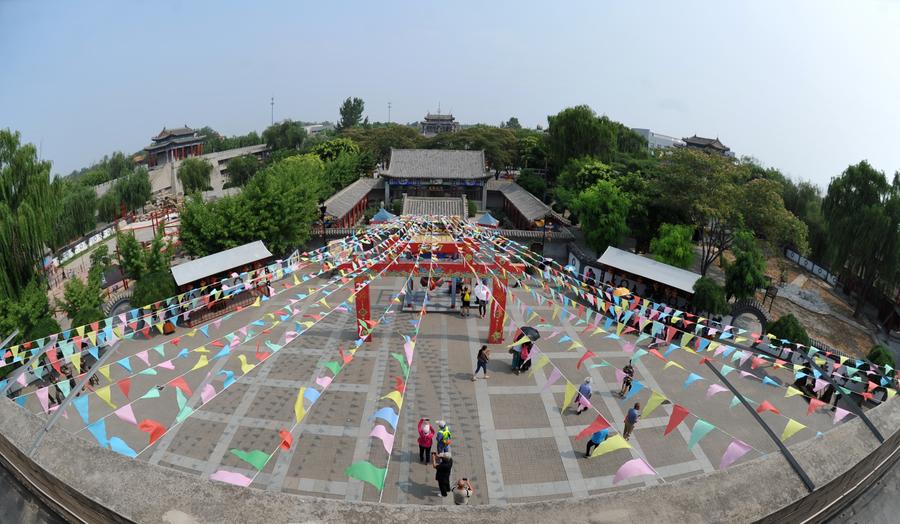 Acrobatic school in Hebei builds global cultural exchange