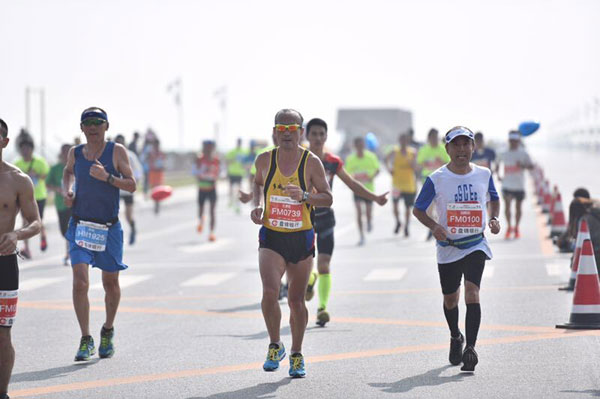 Colors accentuate Panjin Red Beach marathon